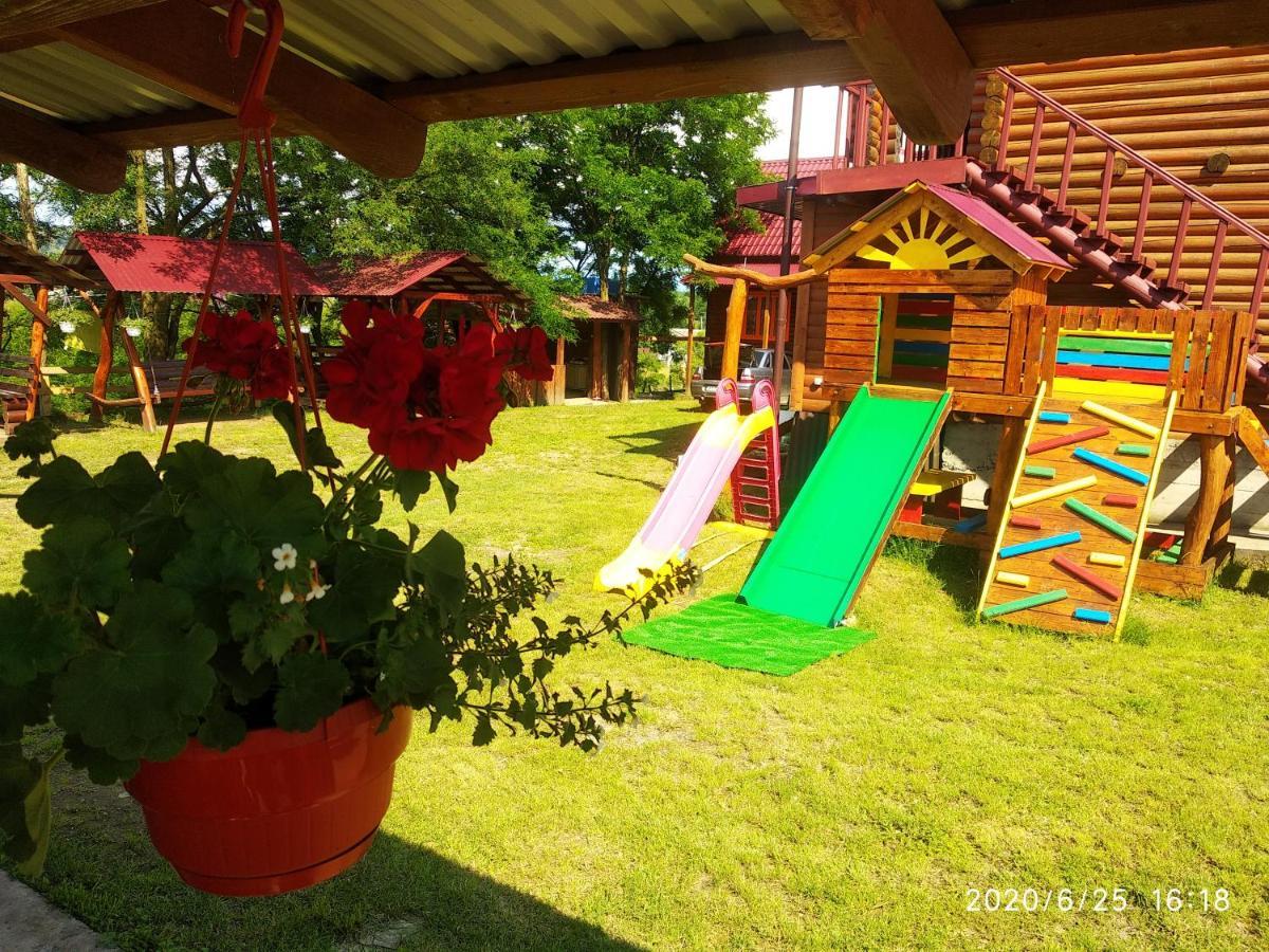 Hotel Fiesta Solotvino Esterno foto