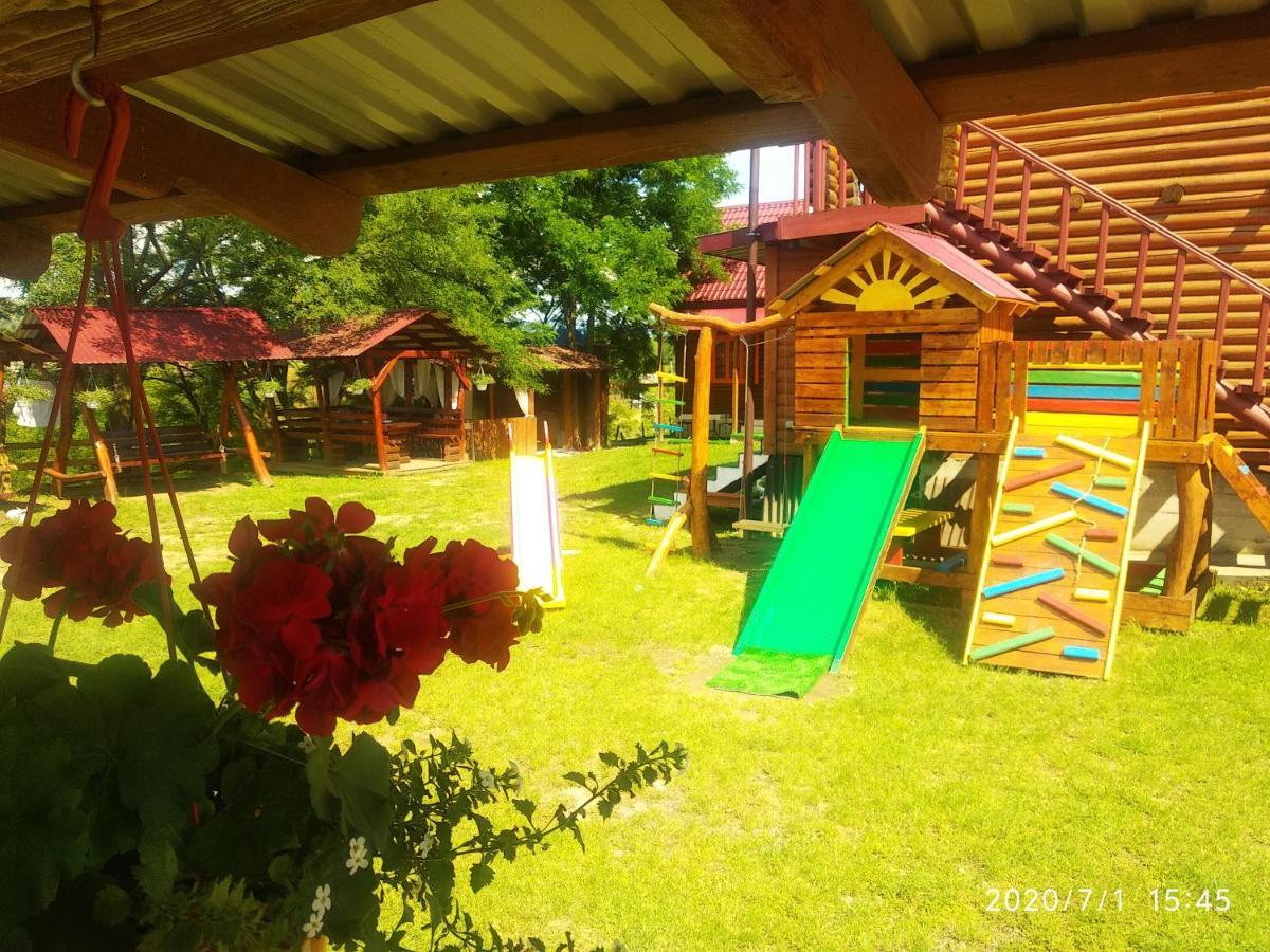 Hotel Fiesta Solotvino Esterno foto